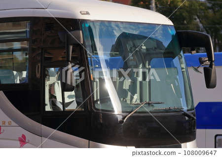 Sightseeing bus image 108009647