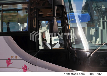 Sightseeing bus image 108009649