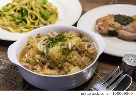Sauerkraut and potato bacon soup 108009869
