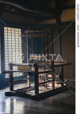 Weaving machine 108010042