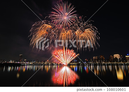 Dadaocheng fireworks show 108010601