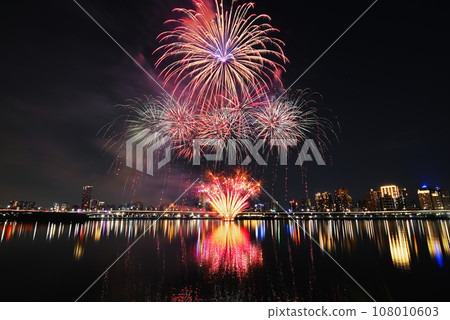 Dadaocheng fireworks show 108010603