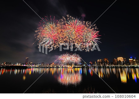 Dadaocheng fireworks show 108010604