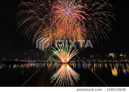 Dadaocheng fireworks show 108010606