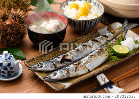 Japanese food Autumn table Sanma grilled with salt and chestnut rice cooked in a clay pot Miso soup Pacific saury Grilled fish Swordfish Japanese food Japanese food Autumn table Sanma grilled with salt and chestnut rice cooked in a clay pot Miso soup Pacific saury Grilled fish Swordfish Japanese food 108012553