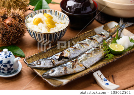 日本料理 秋季餐桌 三馬鹽燒栗飯 味噌湯 秋刀魚 烤魚 劍魚 日本料理 108012561