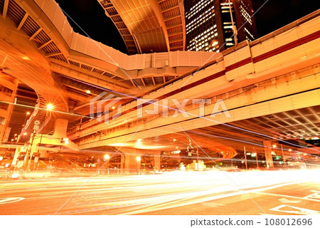 首都高速西新宿交會處夜景 108012696