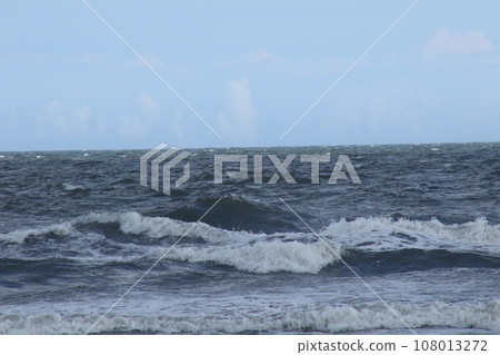 我沿著九十九里海岸散步。 我沿著九十九里海岸散步。 108013272