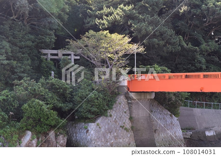 八幡神社鳥居與八幡橋三重 八幡神社鳥居與八幡橋三重 108014031