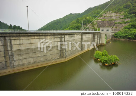 Onogawa Dam embankment and dam lake 108014322