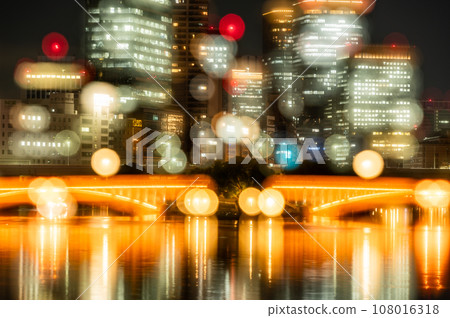 中之島公園天神橋大阪大廈街道夜景模糊表情 中之島公園天神橋大阪大廈街道夜景模糊表情 108016318