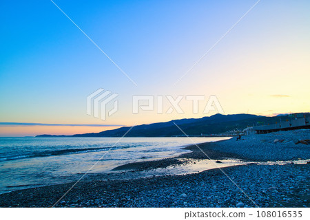 Twilight time scenery of Odawara Miyuki Beach 108016535