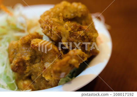 Delicious fried chicken 108017192