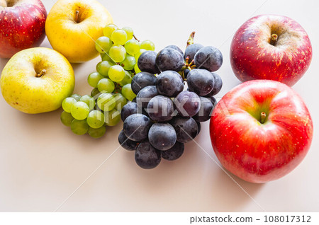 Autumn fruits from Nagano Prefecture Autumn fruits from Nagano Prefecture 108017312