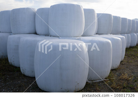 stacked roll bale wrap silo stacked roll bale wrap silo 108017326