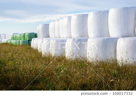 stacked roll bale wrap silo stacked roll bale wrap silo 108017332