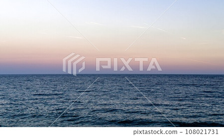 Sea and sky horizon, calm water and evening light 108021731