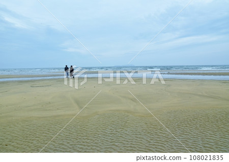 Chichibugahama Beach on a sunny day, Kagawa Chichibugahama Beach on a sunny day, Kagawa 108021835