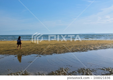 Chichibugahama Beach on a sunny day, Kagawa Chichibugahama Beach on a sunny day, Kagawa 108021836