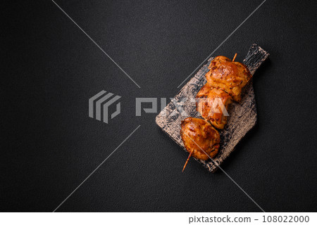 Delicious fresh chicken kebab with salt, spices and herbs 108022000