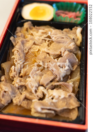 Delicious ekiben, sukiyaki bento 108022552