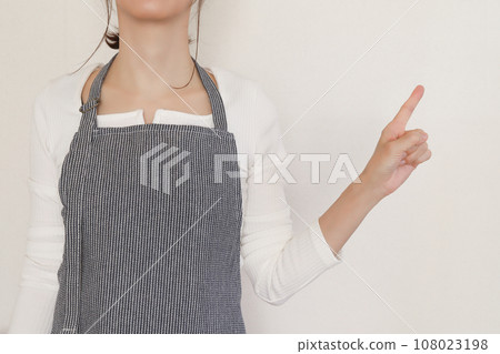圍裙指向一個女人 108023198
