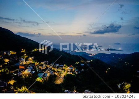 台灣九份老街山海景觀夕陽晚霞 108024243