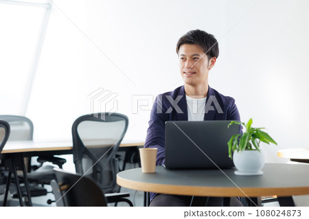 Business middle man Business middle man 108024873
