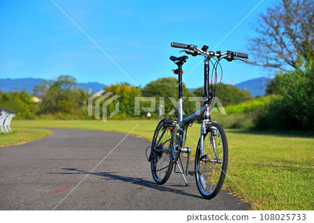 Scenery with a bicycle: Yatagawa Riverbed, Owariasahi City, Aichi Prefecture Scenery with a bicycle: Yatagawa Riverbed, Owariasahi City, Aichi Prefecture 108025733