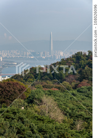 Smog pollution and Cityscape of Seoul capital of South Korea 108026096