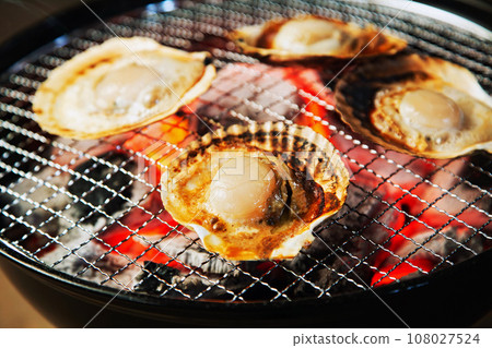 Charcoal grilled scallops Charcoal grilled scallops 108027524