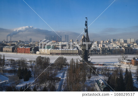 View of the snow-covered Muzeon Park and the monument to Peter the Great in the Russian capital. 108029537