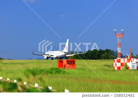 [香川縣] 客機和噴氣式飛機起降（高松機場） 108032481