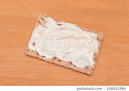 Whole Grain Crispbread with Cream Cheese 108032866