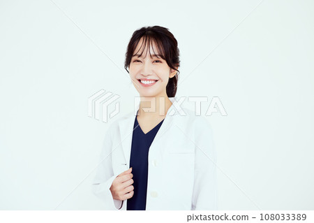 Portrait of healthcare professional Portrait of healthcare professional 108033389