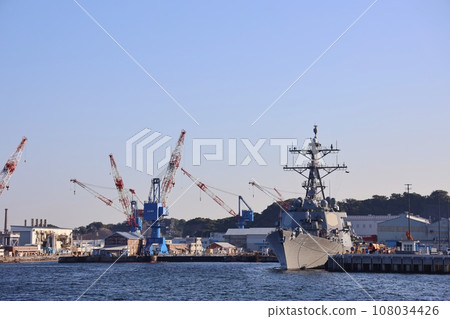 Aegis Higgins anchored at Yokosuka main port Aegis Higgins anchored at Yokosuka main port 108034426