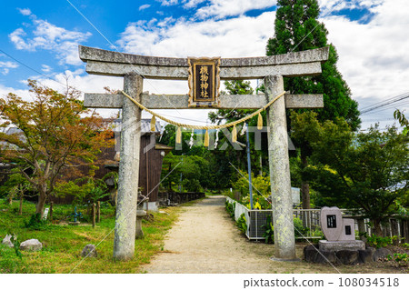 Torii gate of Hatamono Shrine in Katano City, Osaka Prefecture Torii gate of Hatamono Shrine in Katano City, Osaka Prefecture 108034518