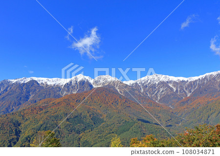 秋天從白馬岩岳避暑山莊看到的北阿爾卑斯山 108034871