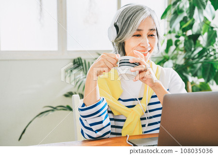PC and senior woman PC and senior woman 108035036