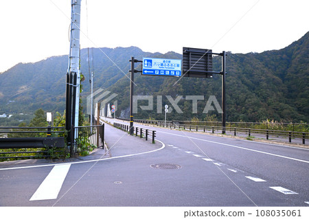 紅葉季節，不動大橋，Yamba Furusatokan附近，秋天的風景 108035061