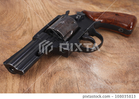 Revolver on wooden table 108035813