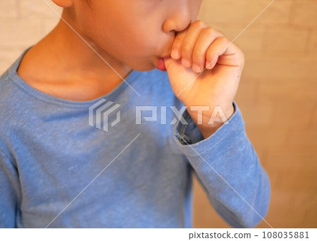 一個無法改掉奶嘴習慣的男孩 一個無法改掉奶嘴習慣的男孩 108035881