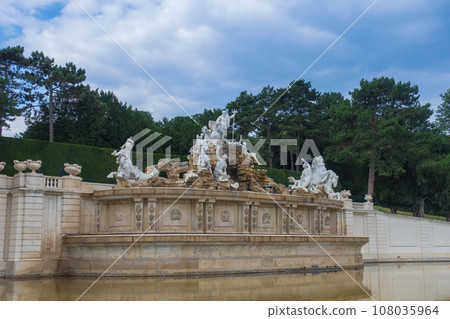 Schoenbrunn Palace Neptune Fountain (Austria-Vienna) Schoenbrunn Palace Neptune Fountain (Austria-Vienna) 108035964