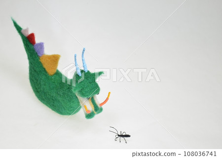 green dragon and black ant green dragon and black ant 108036741
