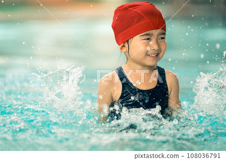 Swimming school class for 4 year olds 108036791