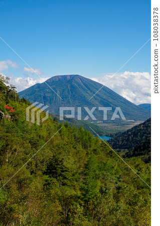 從金西峠垂直觀看奧日光、戰場原、湯之湖和男體山景觀 從金西峠垂直觀看奧日光、戰場原、湯之湖和男體山景觀 108038378