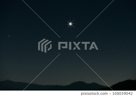 The morning star rises in the early morning sky in Hakushu-cho, Hokuto City 108039042