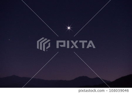 The morning star rises in the early morning sky in Hakushu-cho, Hokuto City 108039046