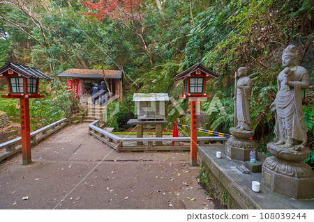 View of Inari Daimyojin in Todoroki Valley in Setagaya Ward, Tokyo in autumn through a stone Buddha View of Inari Daimyojin in Todoroki Valley in Setagaya Ward, Tokyo in autumn through a stone Buddha 108039244