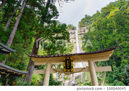 Torii of Kumano Nachi Taisha Betsumiya Hitaki Shrine and Nachi Falls (Nachikatsuura Town, Wakayama Prefecture) Torii of Kumano Nachi Taisha Betsumiya Hitaki Shrine and Nachi Falls (Nachikatsuura Town, Wakayama Prefecture) 108040045